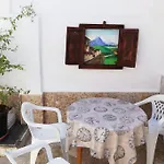 Casa Familiar Patio Y 2 Banos Con Aire Acondicionado