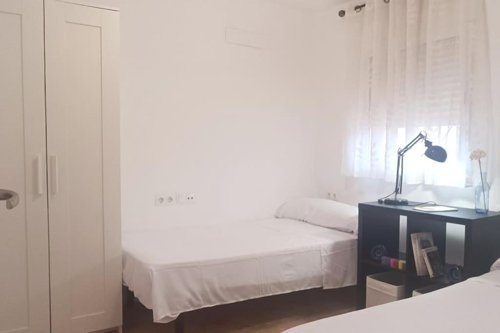 Casa Familiar Patio Y 2 Banos Con Aire Acondicionado * Málaga
