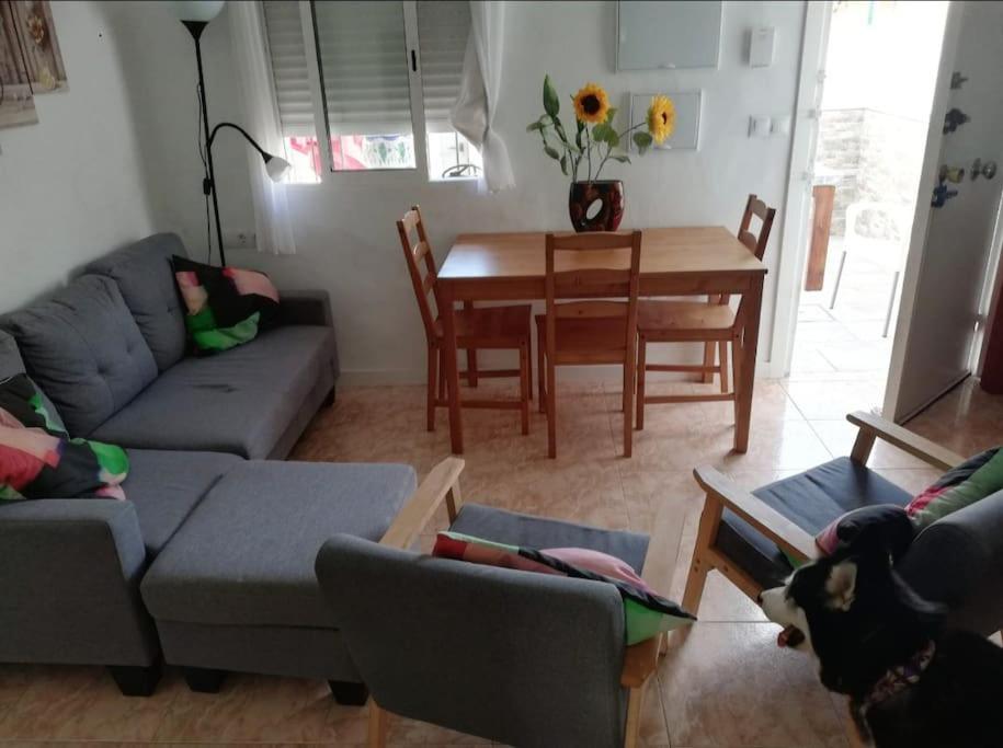 Casa Familiar Patio Y 2 Banos Con Aire Acondicionado Apartment Málaga